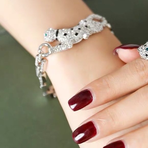 Leopard choker and bracelet